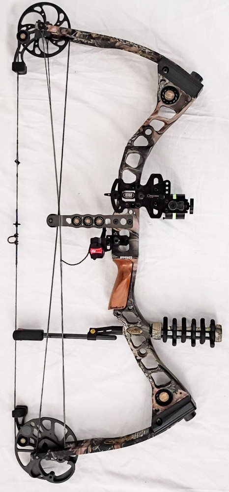 Mathews Switchback XT Compound Bow 27" RH Case Sight Rest Stabilizer Arrows Nice