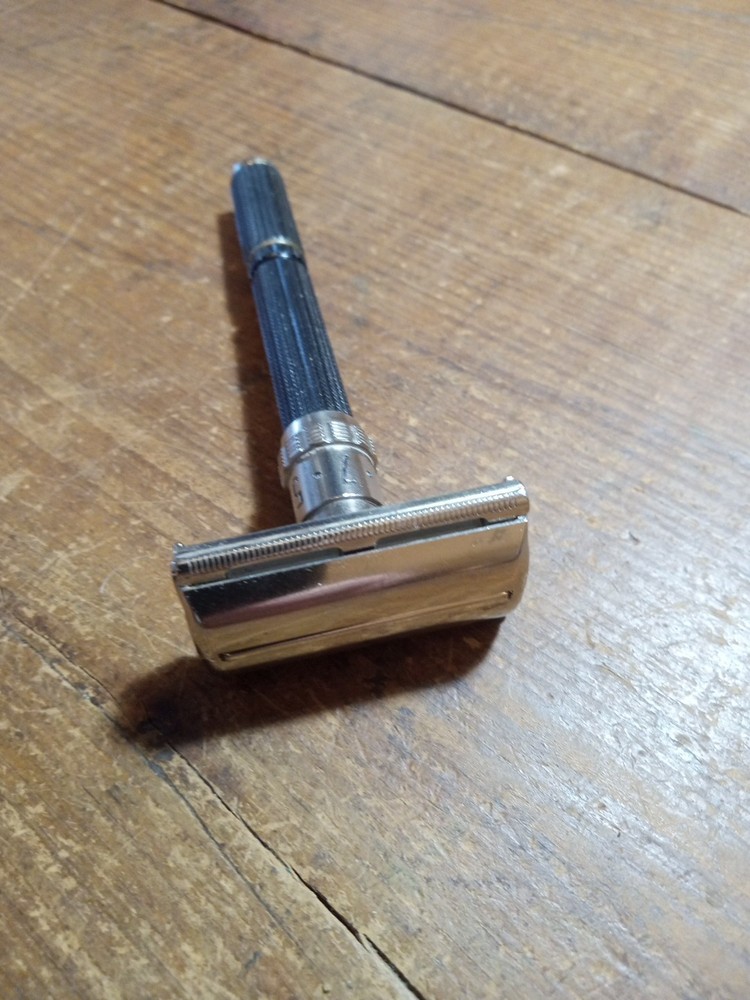 VINTAGE GILLETTE BLACK HANDLE SLIM ADJUSTABLE DATE CODE S-1 GOOD CONDITION 1972