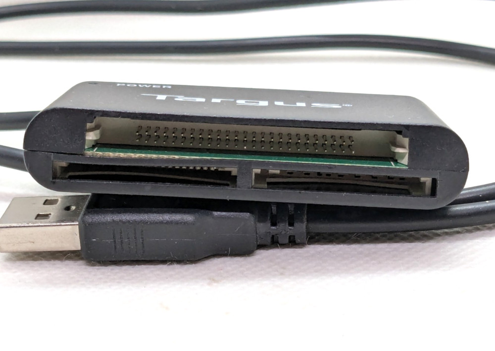 Targus 2.0 Card Reader Writer Multi Format Model 5527 USB Connection Included