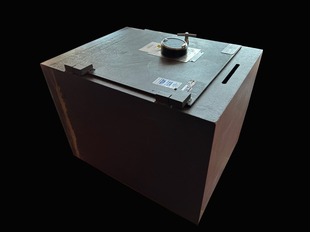 Commercial Gary Safe, Boltable, Drop Box, Adjustable Shelves Solid 1" Steel Used