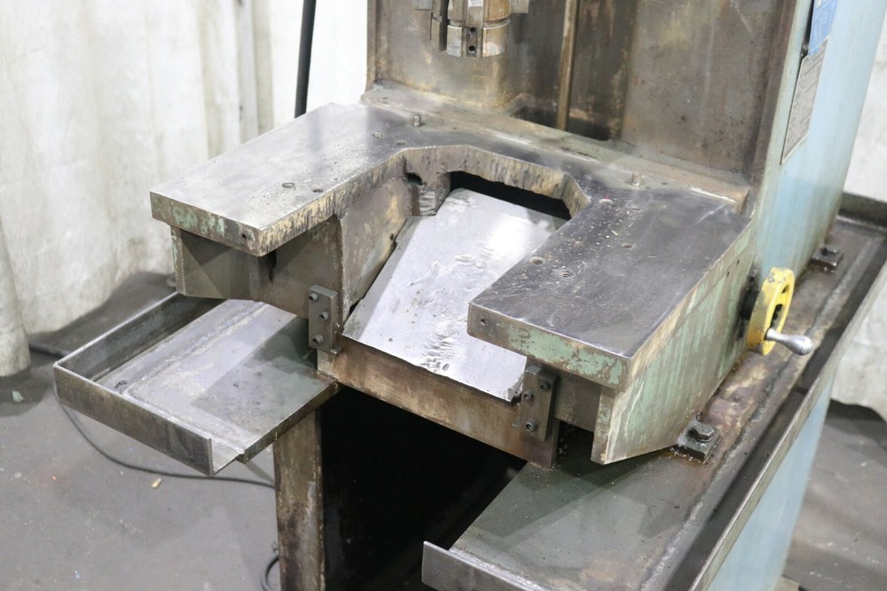 10 TON DENISON HYDRAULIC C FRAME PRESS: YODER #69803