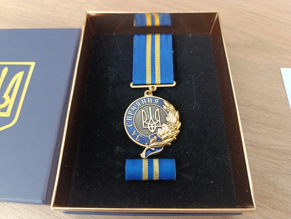 SET OF UKRAINIAN AWARD MEDAL FOR THE ASSISTANCE FOR SUPPORT WITH + BLOCK+ BOX