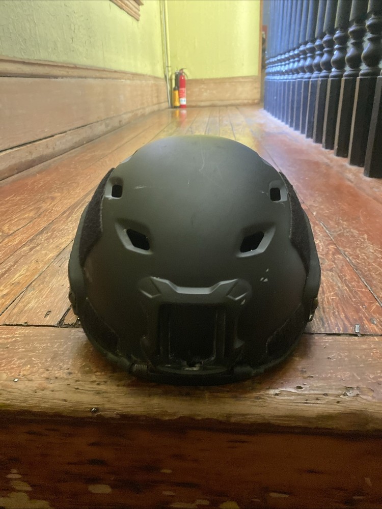 Tactical helmet medium