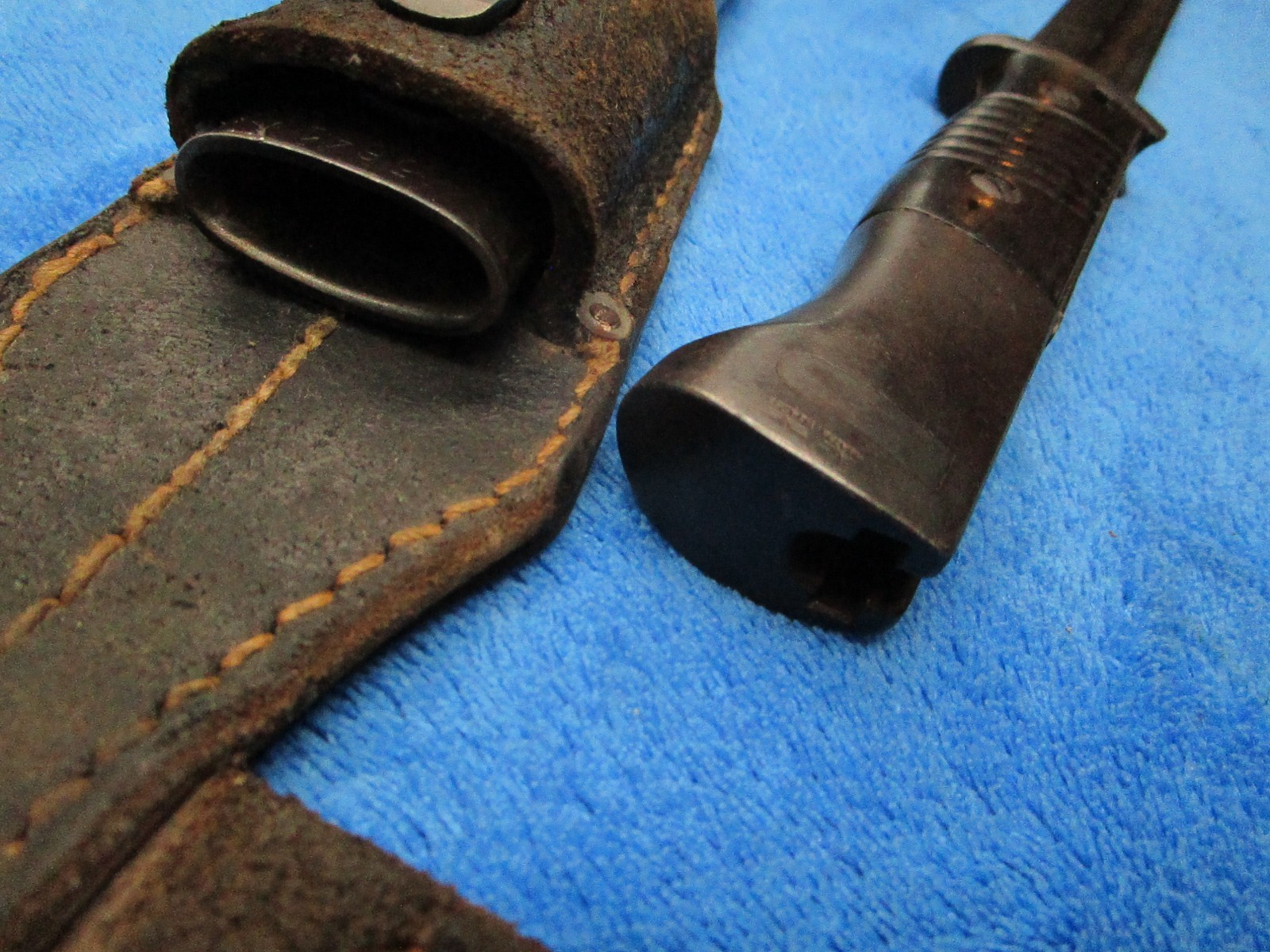 ORIGINAL WW2 GERMAN F.HERDER 1939 BAYONET AND SCABBARD WITH FROG MATCHING NUMBER