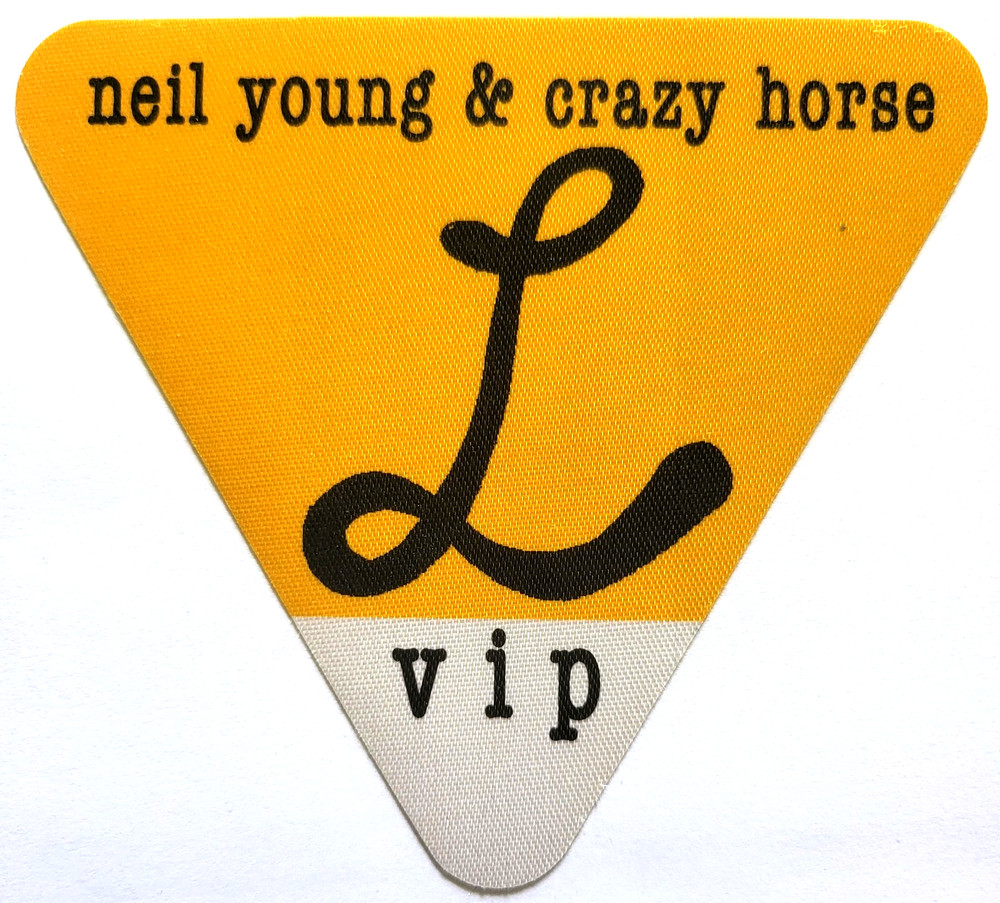 **** NEIL YOUNG & CRAZY HORSE **** - SATIN BACKSTAGE PASS - VIP - 2003 - VINTAGE