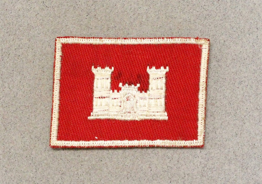 Army patch 6602: Corps of Engineers (red rectangle) - on twill