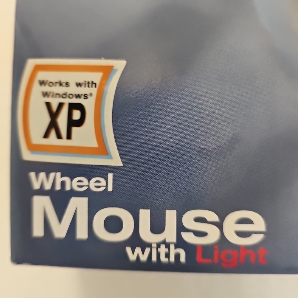 Labtec Wheel Mouse With Light PS/2 Connection XP New( Open Box)