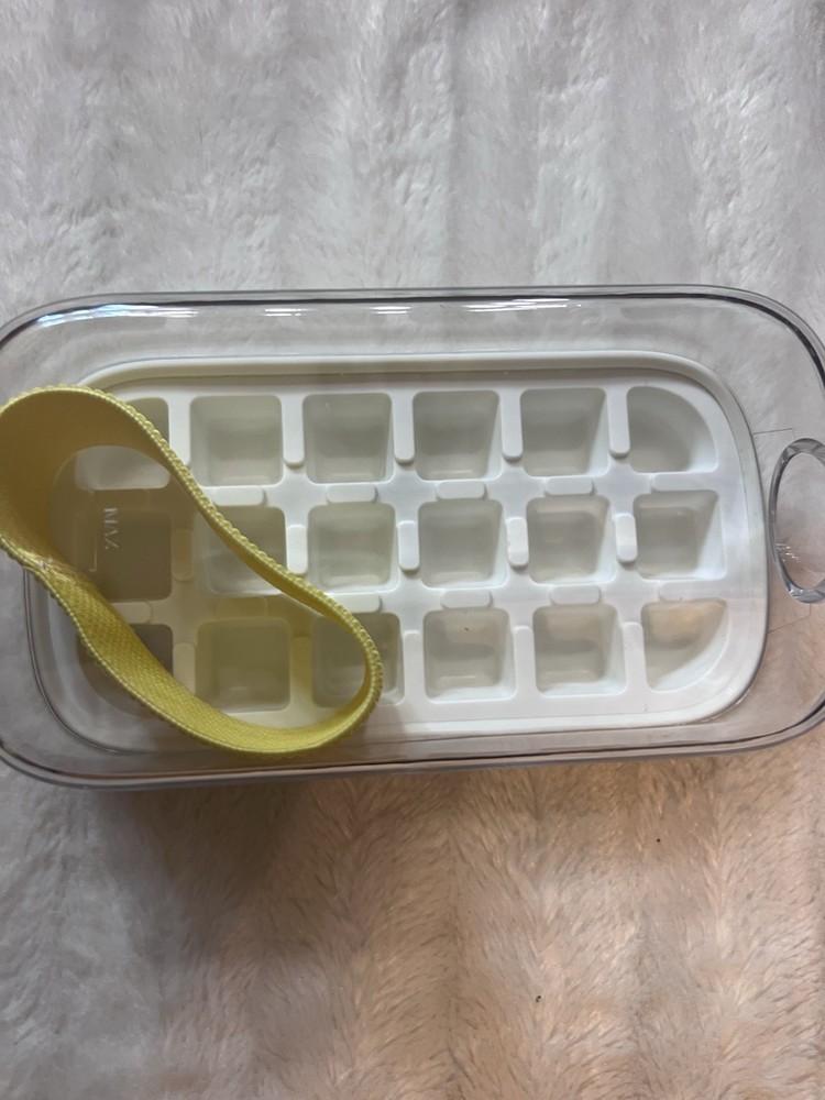 Ice Cube Bottle, 2 in 1 Zero Touch Press Ice Cube Mold Water Bottle Yellow New