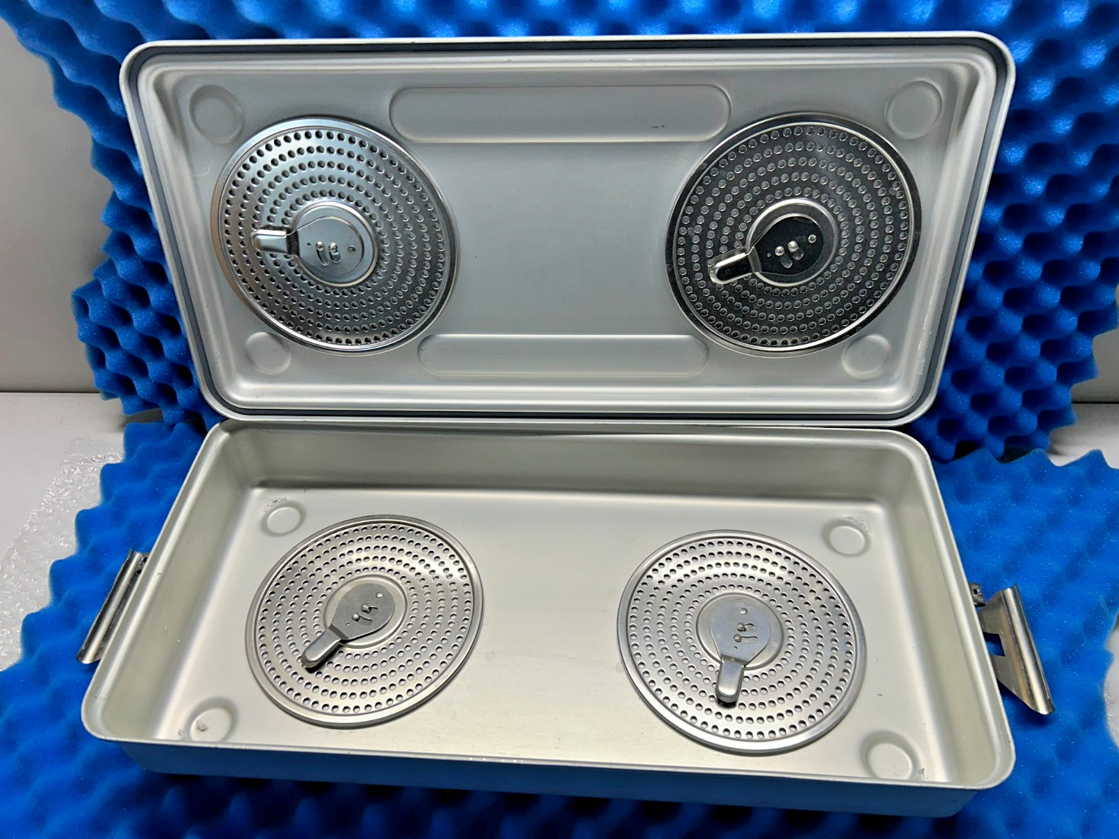 CASE MEDICAL STERITITE SOLID BOTTOM STERILIZATION CONTAINER SC04FG 23.5"x 11"x4"