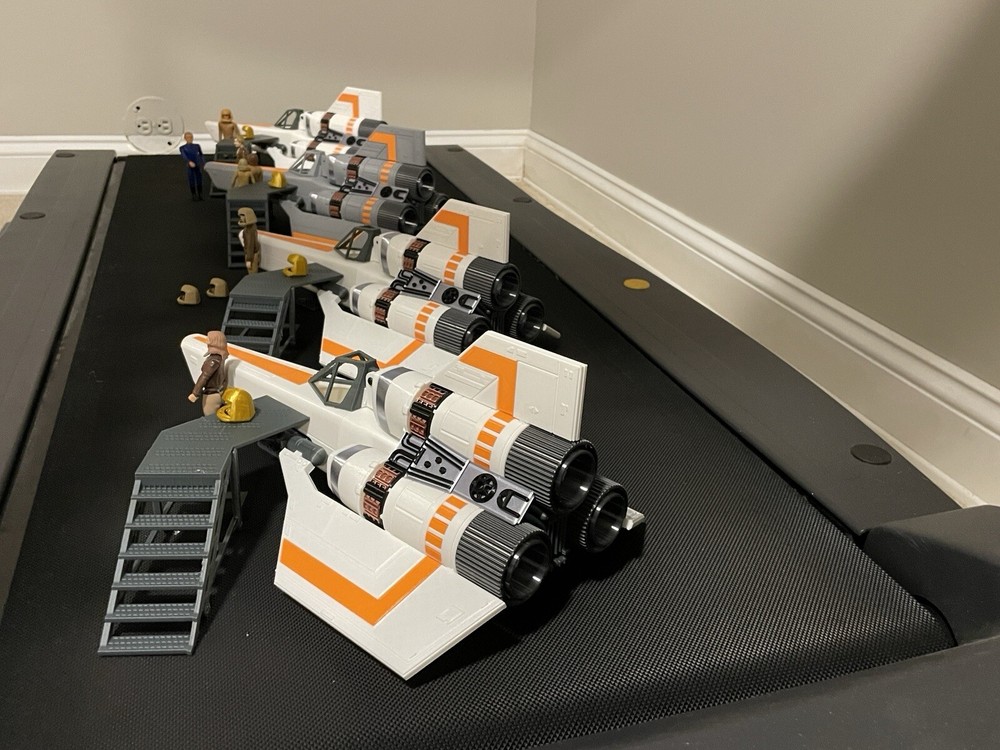 Battlestar Galactica Colonial Viper MK1 3.75" Play Set. Includes Viper, Display