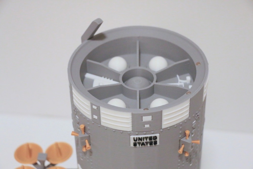 Detailed 1/32 Scale Apollo Command Service Module CSM Spacecraft Removable CM