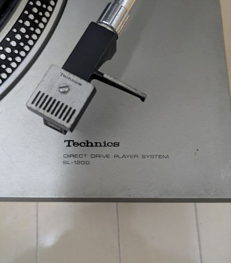 Technics SL-1200 First Generation Direct Drive Turntable Record Player Working