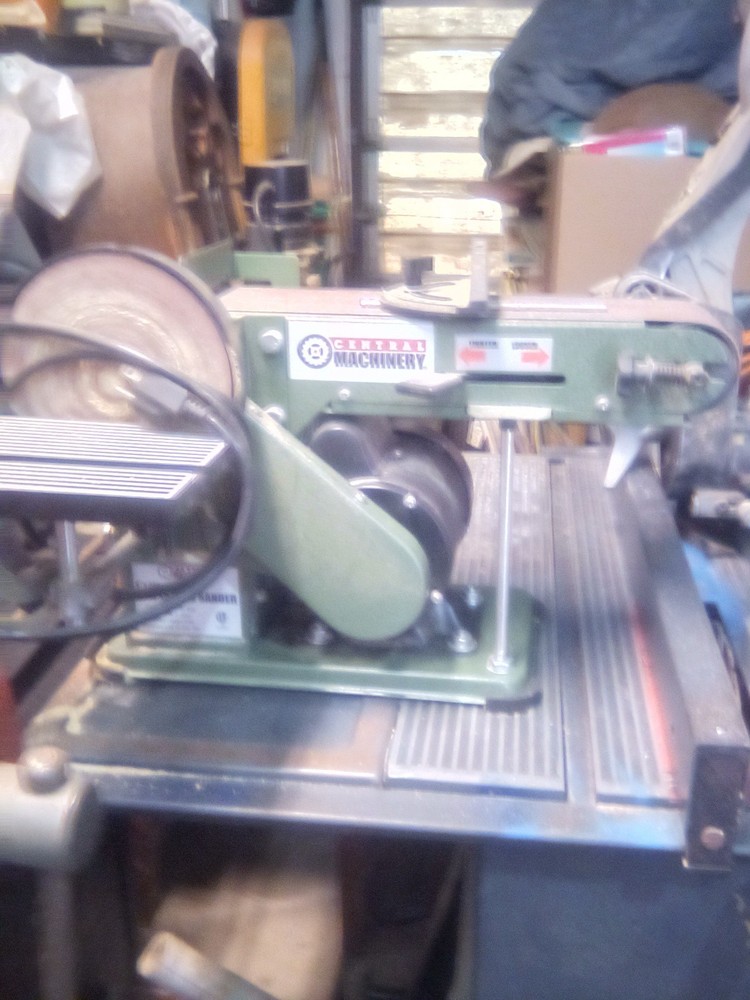 Central Machinery Green Bench Disc Sander and Belt Sander for Workshop Projects