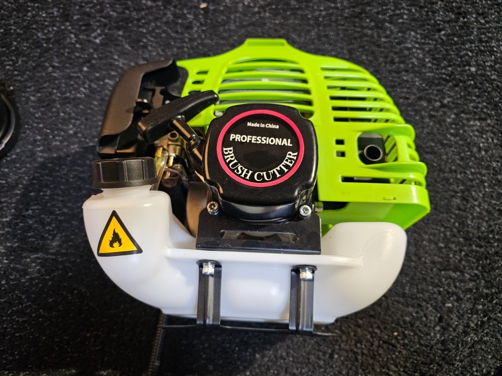 Weed Wacker Brush Cutter, Gas Powered String Trimmer AMC005111 Green