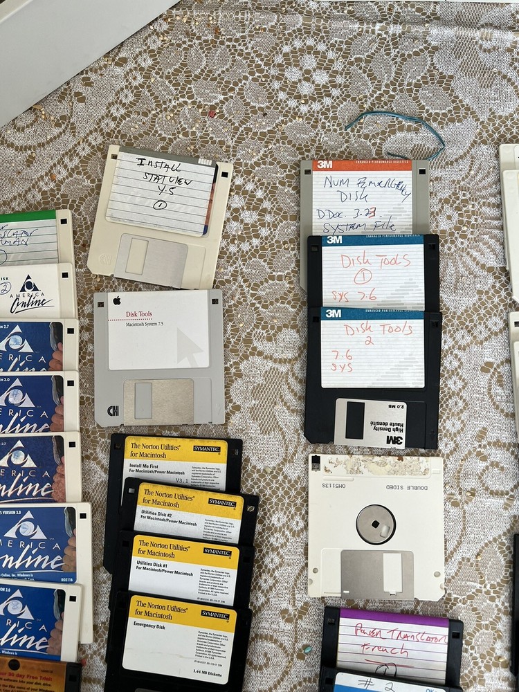 87 Diskettes Floppy Disk Vintage Macintosh Software & Cabinet