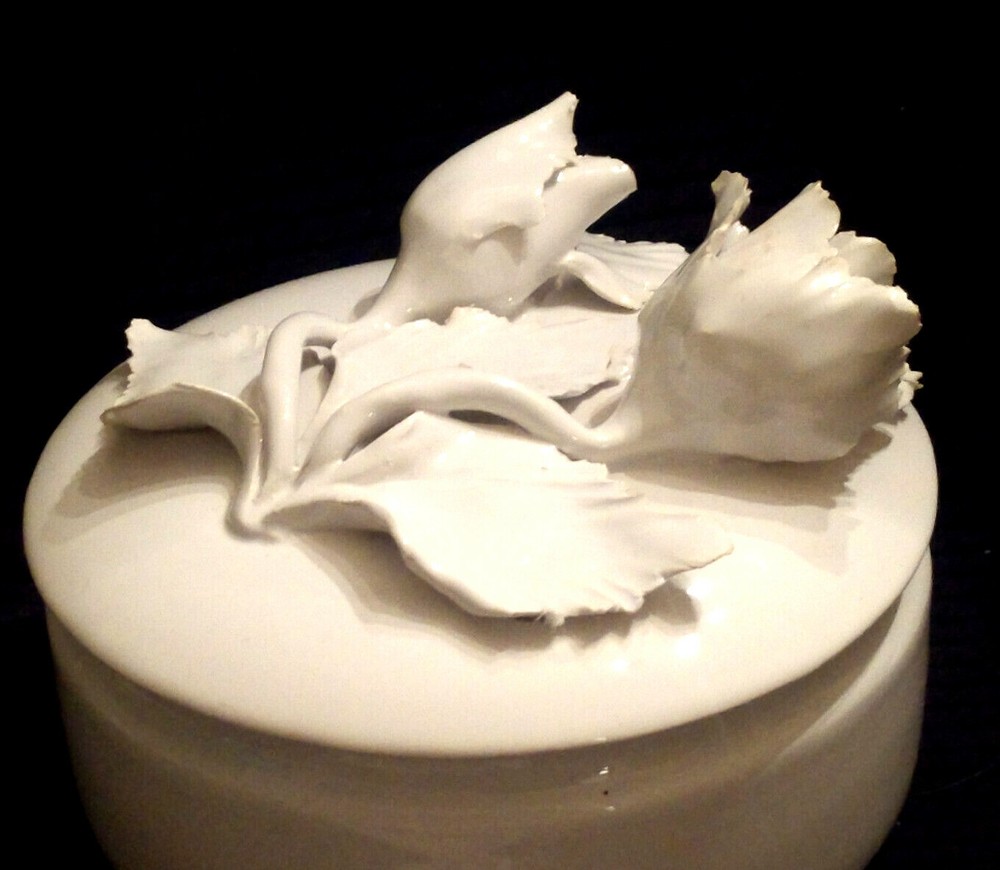 ANTIQUE CERAMIC LAUREL COVERED DISH- ITALY