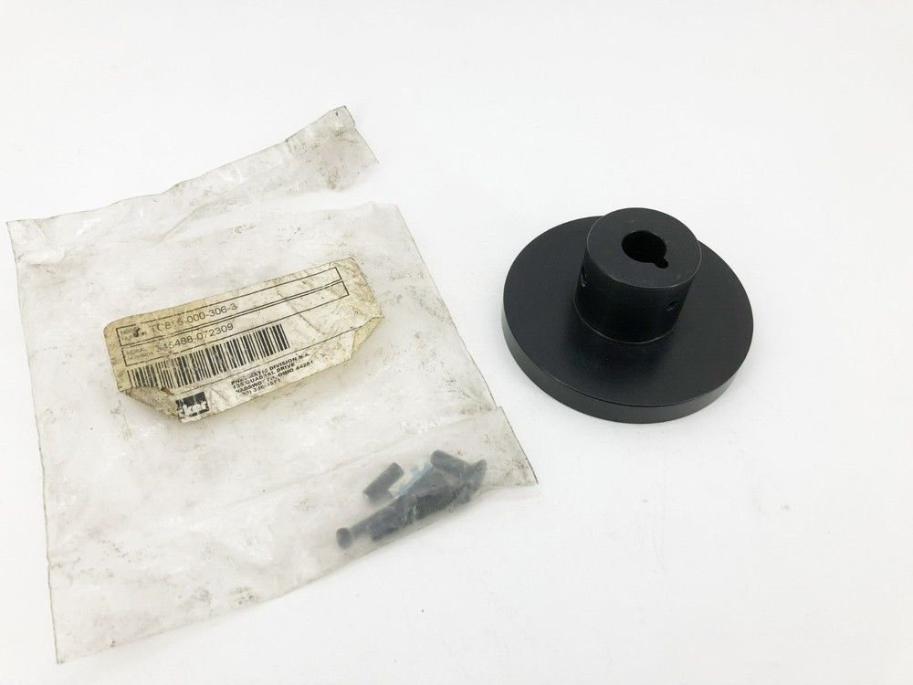 New Parker TC815-000-306-3 Flange Coupling 5/8" ID