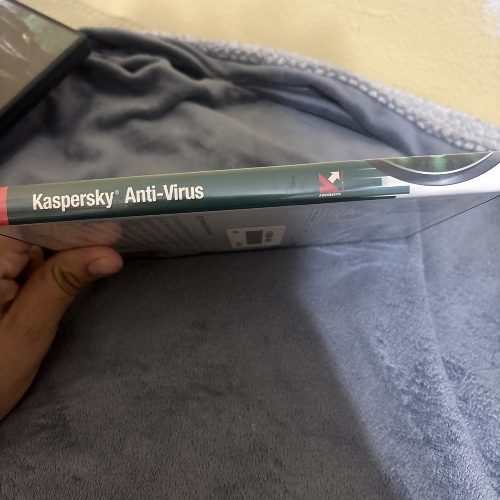 KASPERSKEY Lab Anti-Virus 2010 Protection PC Computer Security Software & Code
