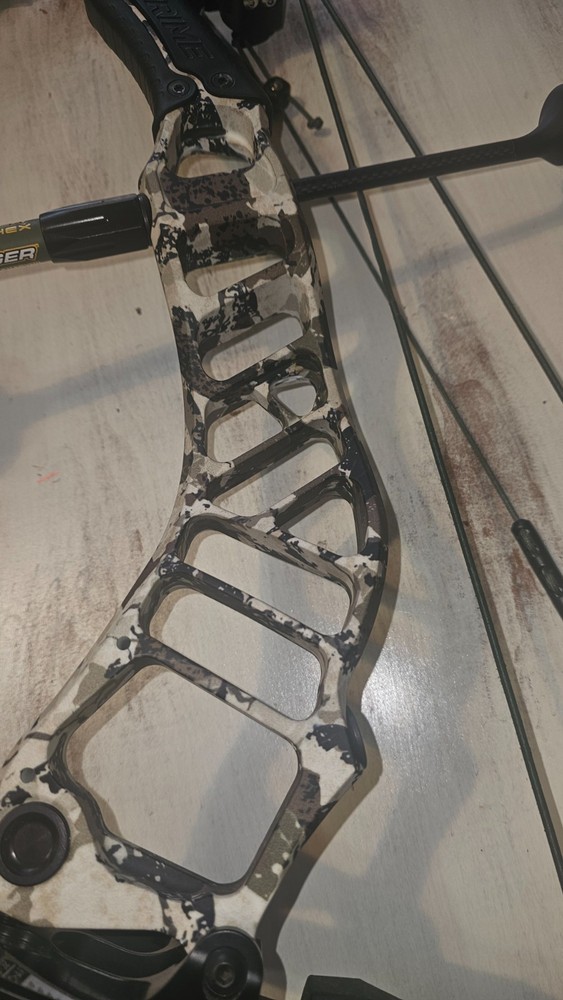 Prime RVX + 32 compound bow 70 lb. Right hand