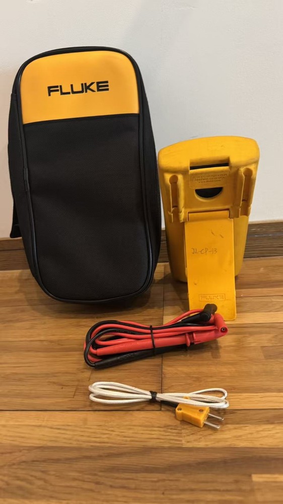 Fluke 714 Thermocouple Temperature Calibrator