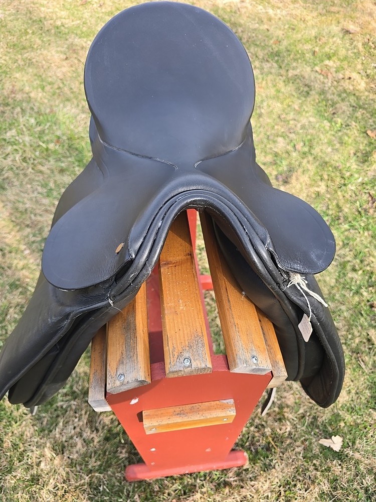 dressage saddle