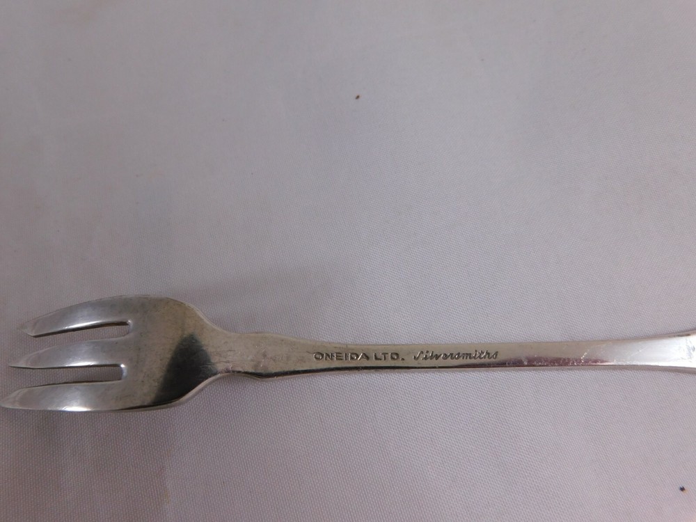 3 Oneida Silversmiths Seafood Cocktail Forks Bennington Pattern 6", 1959