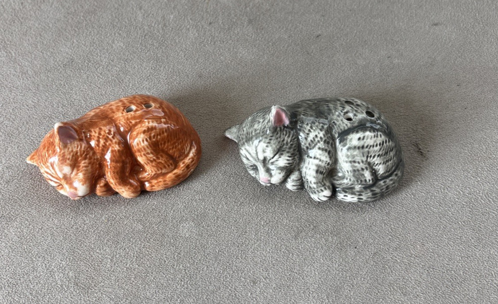 Salt & Pepper Shakers Set Sleeping Kittens Cats Cracker Barrel