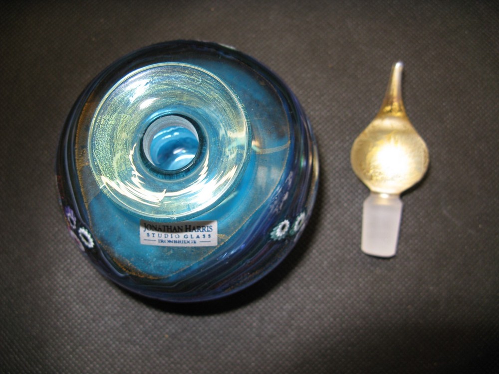 JONATHAN HARRIS IRONBRIDGE STUDIO GLASS PURFUME BOTTLE - SIGNED & DATED ON BASE