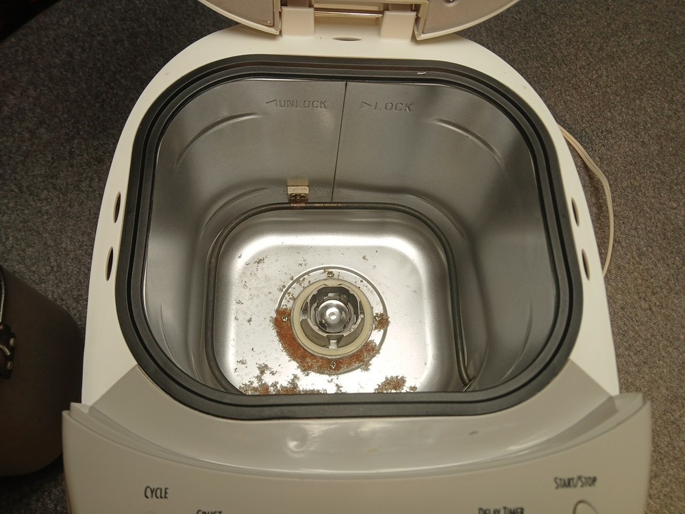 Hamilton Beach 29881 2 lb Digital Home Baker Bread Maker - White