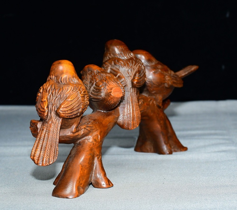 Exquisite Small Leaf Boxwood Bird Ornament