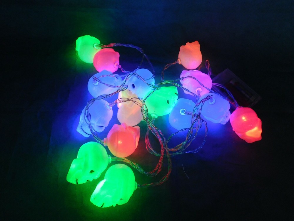Mini-skull Light String Of 15 Lights, Multicolor, Battery Operated