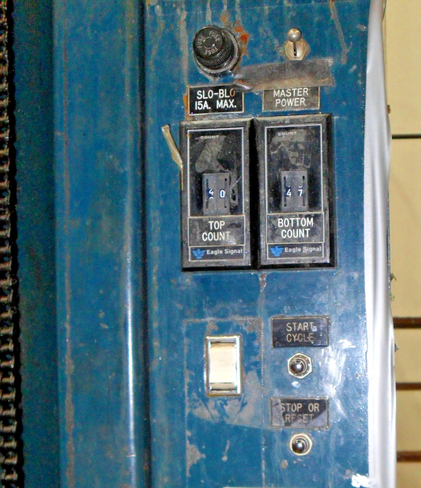 LANTECH STS-80LB Semi-Automatic Stretch Wrapper USED 48" platform 110 V