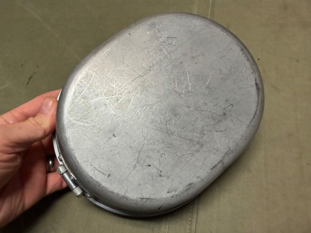 ORIGINAL WWII US ARMY & MARINE INFANTRY M1942 MESS KIT-DATED 1944, LYSE