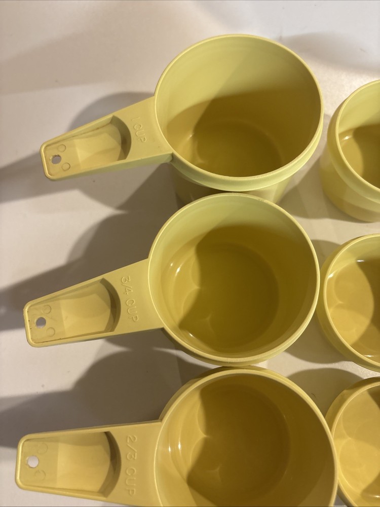 Vintage Tupperware 6 piece Nesting Measuring Cup Set Complete Yellow