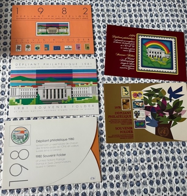 43 United Nations Souvenir Folders w/Mint Stamps Free Shipping