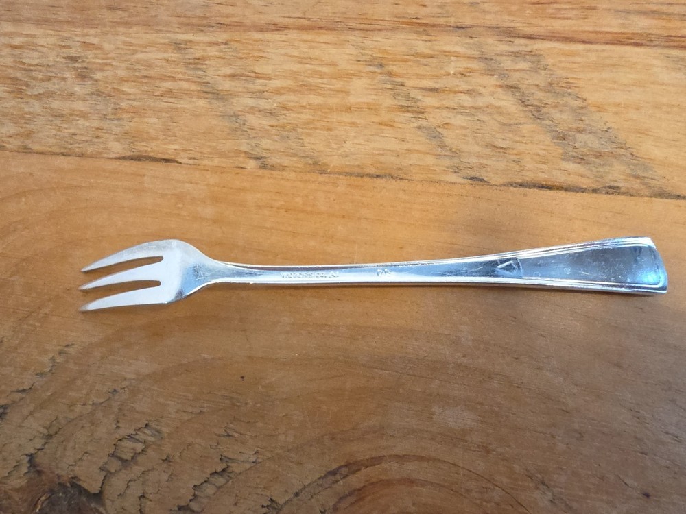 6 IS Gramercy Pattern Silverplate Cocktail Forks VICTORS. CO. AI