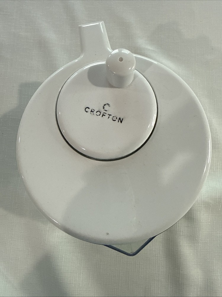 Crofton Pitcher Style Salad Spinner