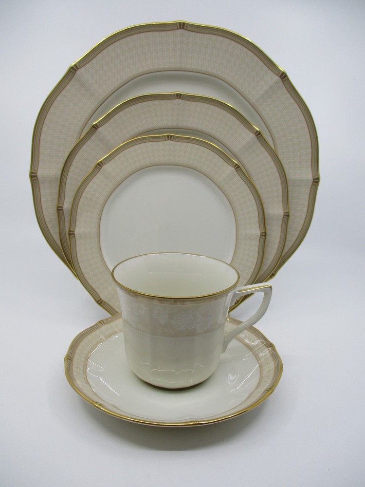 NORITAKE GOLDEN HELIX - 1 PLACE SETTING - 0306B