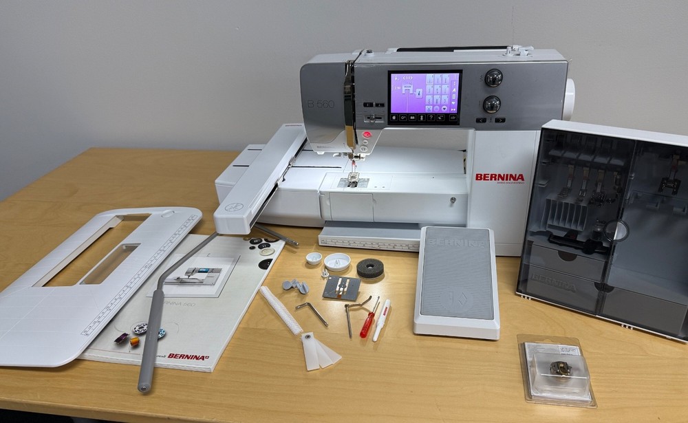 Bernina B560 Sewing Machine w/Embroidery