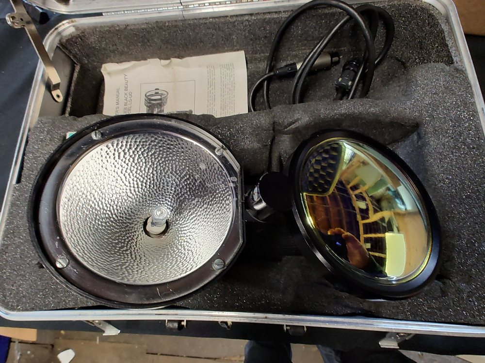 Ultralight 2 Anton Bauer Untested handheld w/case