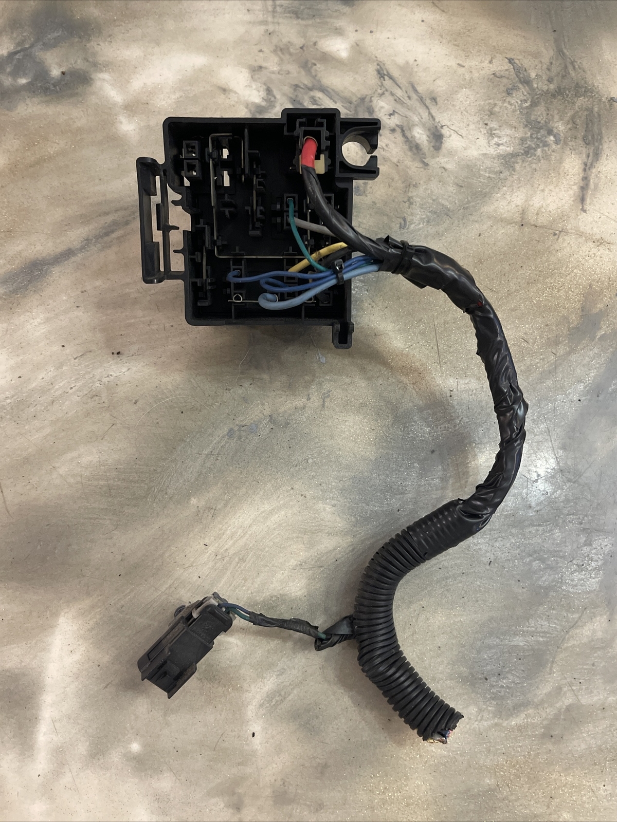 03-06 Silverado Engine Cooling Fan Electrical Fuse Relay Box Mini Block Harness