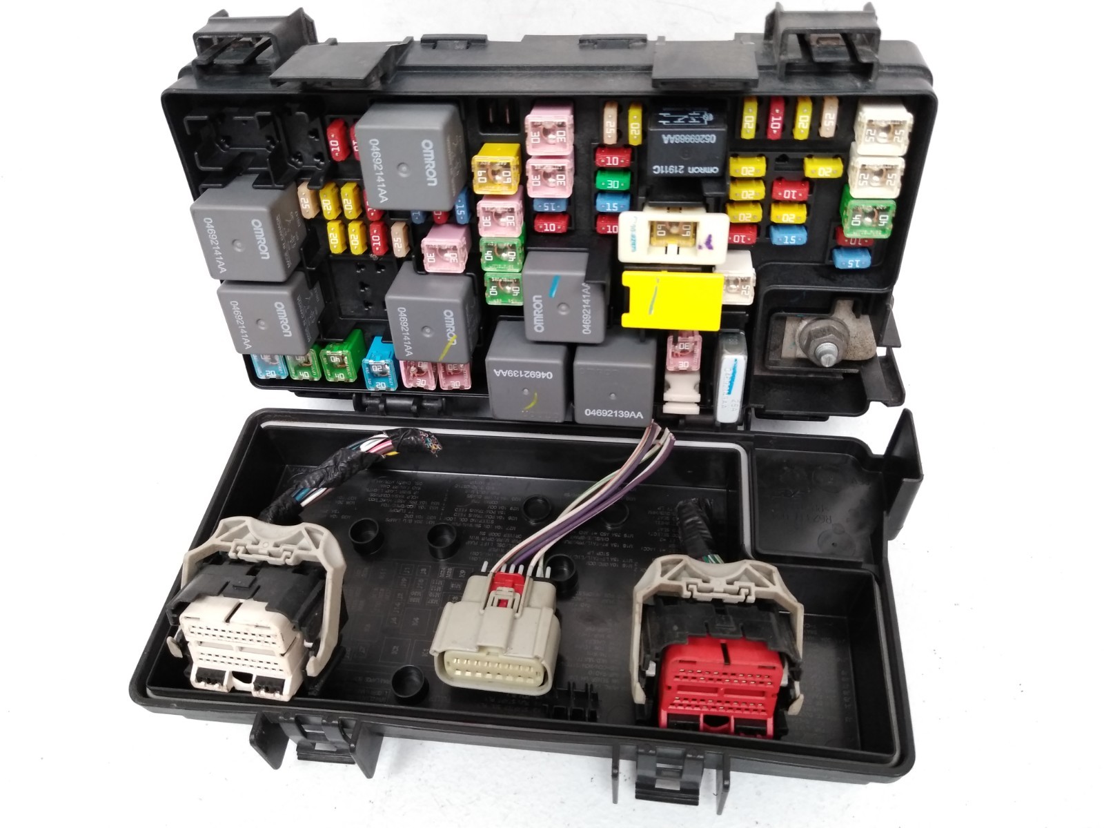 04692300AB Dodge 2009 Nitro Jeep Liberty Fuse Box Integrated TIPM TEMIC OEM H75