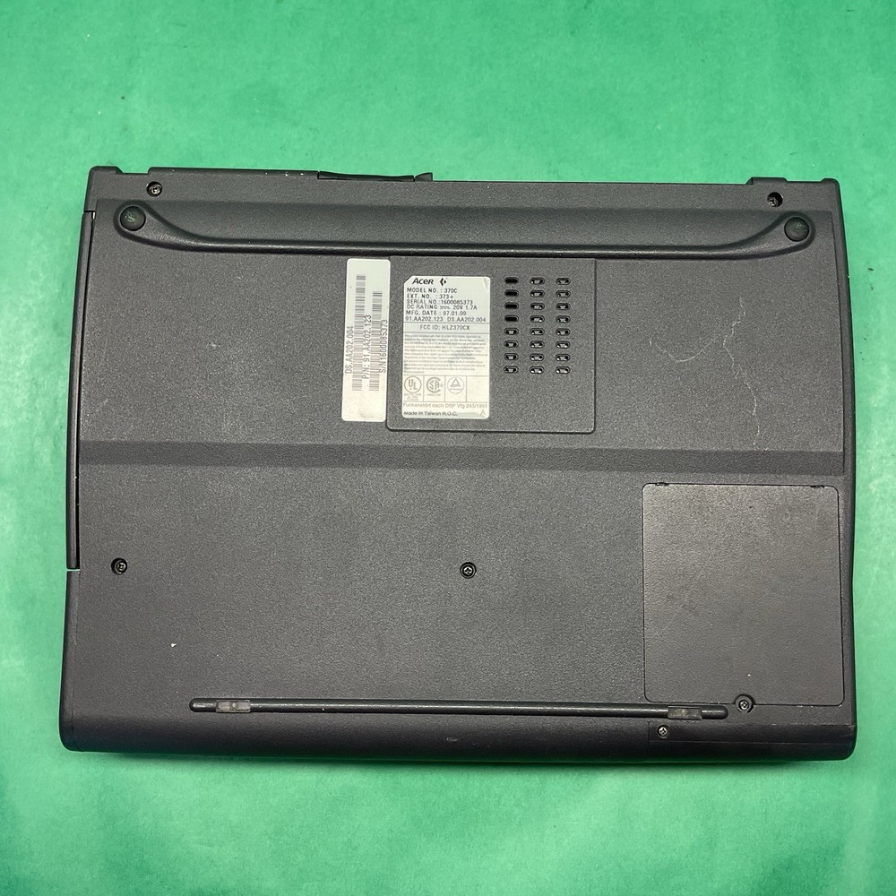 Vintage AcerNote Light - Powers On - NO HARD DRIVE- Untested
