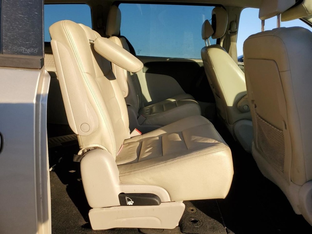 CARAVAN 2013 Glove Box 4912095