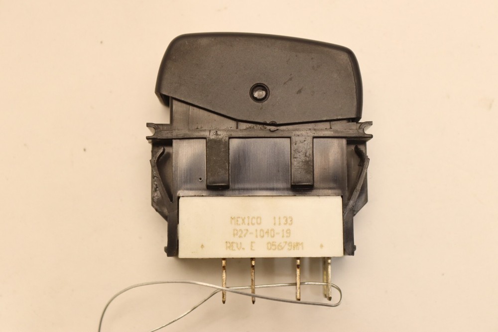 2012 KENWORTH T800 DASH SLEEPER DOME LIGHT SWITCH P27-1040-19 BUTTON OEM