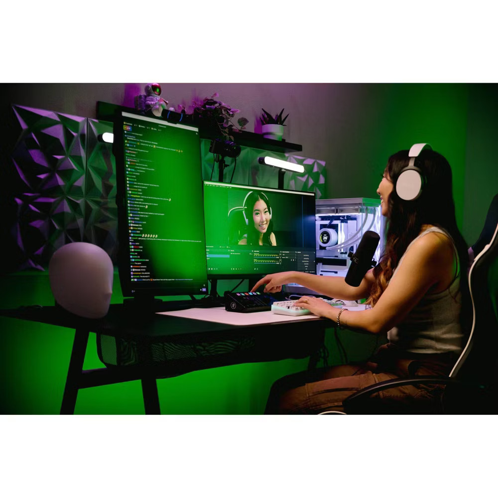 Mackie Mainstream Streaming Capture Interface: Slim Computer Accessories