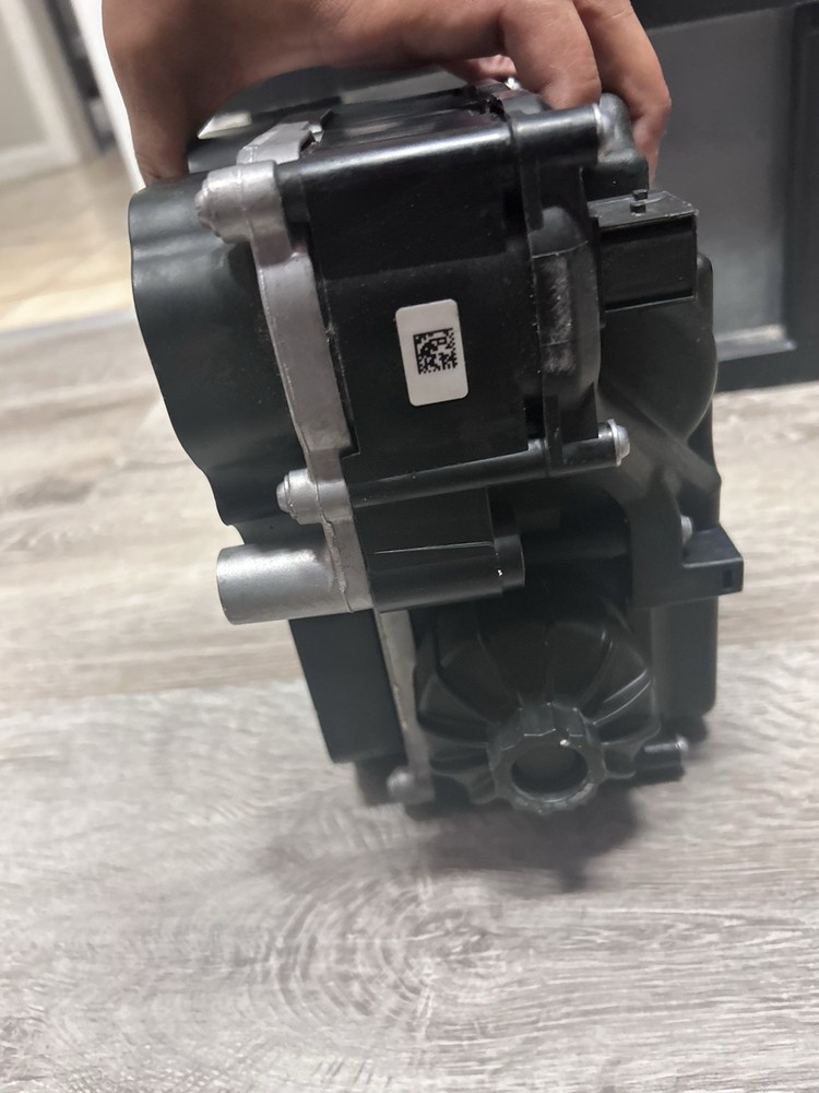 85003864 | Genuine Mack/Volvo® Def Pump Unit