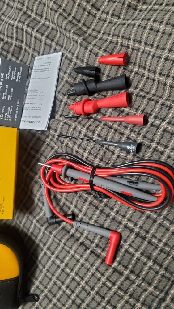 NEW FLUKE BASIC ELECTRONIC TEST LEAD SET MODEL # TL80A