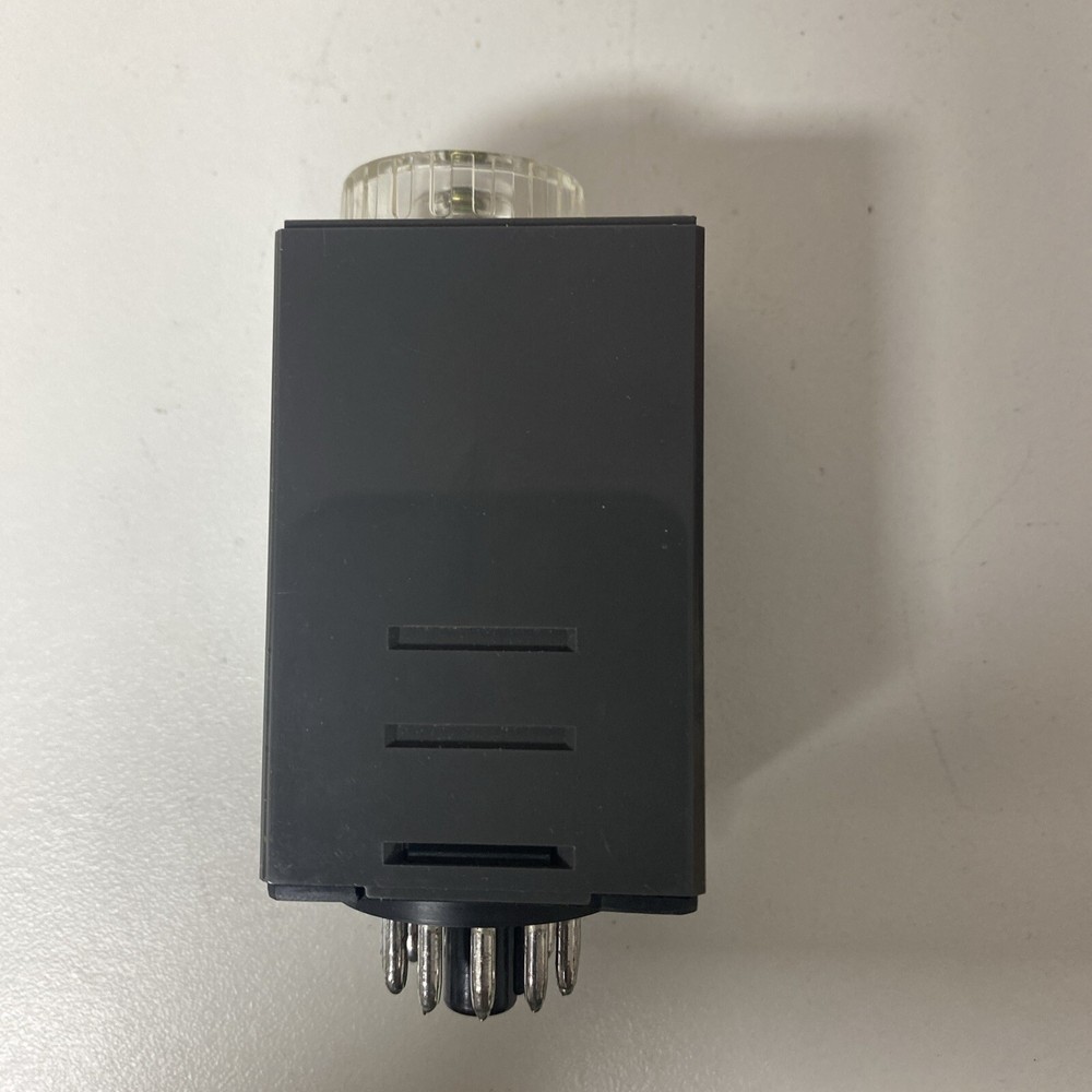 IDEC,GT3F-2EAF 20 TIMER 3 AMP 100/240 VAC B57
