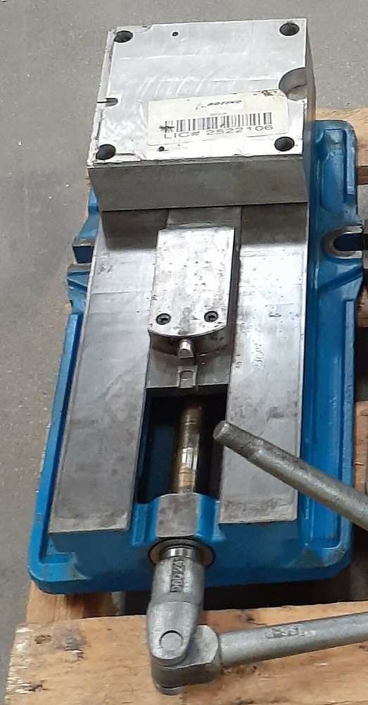 Milling machine vise 6"